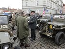 Centrem Prahy projel historický konvoj amerických vojenských vozidel eských...