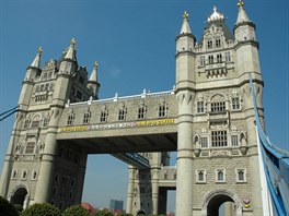 Replika londýnského mostu Tower Bridge ve mst Su-ou ve východoínské...