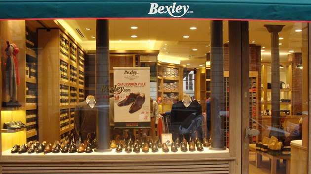 Prodejna Bexley na Boulevard Saint-Germain, to je e polobotek.