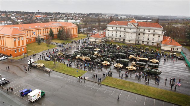 V úterý si veejnost mohla prohlédnout americký vojenský konvoj v armádních...