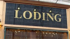 Loding je ist francouzskou znakou, jeho prodejna se blýská na Boulevard...