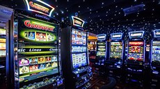 V Casinu Admiral ve Strážném je zhruba 120 výherních automatů. V Casinu Admiral ve Strážném je zhruba 120 výherních automatů.