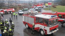 U poáru a následné evakuace lidí zasahovalo vtí mnoství hasiských jednotek.