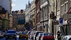 Na rozdíl od nedalekého Staroměstského náměstí není Dlouhá turistickou oblastí.... Na rozdíl od nedalekého Staroměstského náměstí není Dlouhá turistickou oblastí....