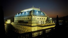 Na pražském nábřeží září Národní divadlo každou noc a připomíná nám důležitost... Na pražském nábřeží září Národní divadlo každou noc a připomíná nám důležitost...