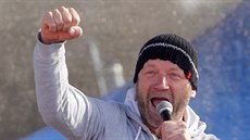 Na ruzyňském koncertě na počest amerických vojáků krátce zahrál i David Koller... Na ruzyňském koncertě na počest amerických vojáků krátce zahrál i David Koller...