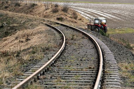 Obnova nepouívané elezniní trati do Nmecka, uzavené od dob elezné opony....