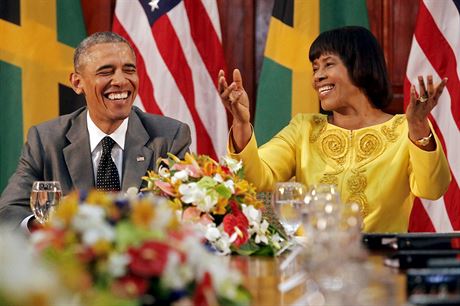 Americký prezident Barack Obama na návtv Jamajky se zamstnankyní muzea Boba...