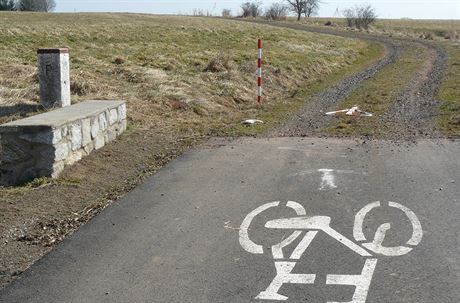 Tak vypadá cyklostezka na esko-polské hranici u Nowého Sioda. Poláci mají...