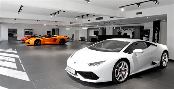 Oteven praskho autosalonu Lamborghini