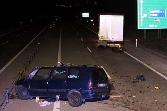 Ti lidé zemeli pi noní nehod na rychlostní silnici mezi Olomoucí a...
