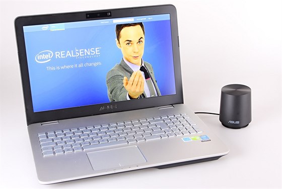 První notebook s 3D kamerou Intel RealSense na eském trhu