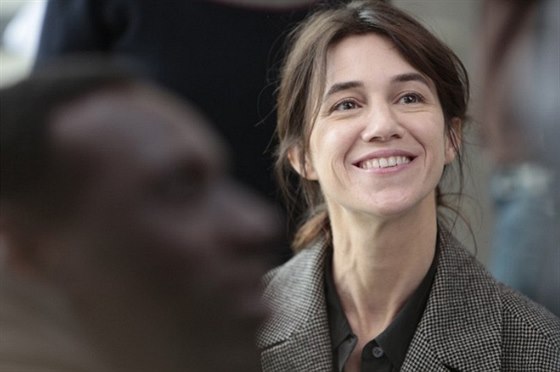 Z filmu Samba (Omar Sy a Charlotte Gainsbourgová)