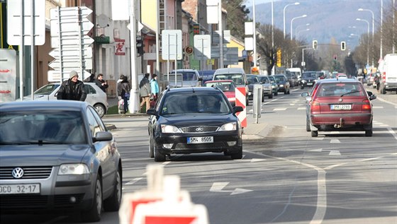 Olomoucká radnice navzdory doporuení expert nezavede nízkoemisní zónu, která by do centra msta pustila jen novjí auta vypoutjící mení mnoství kodlivin. Ilustraní snímek