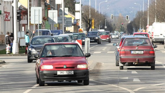 idim v kolonách i obyvatelm východní ásti Olomouce pipomnlo absenci obchvatu, takzvané východní tangenty, napíklad loské uzavení klíového elezniního podjezdu.