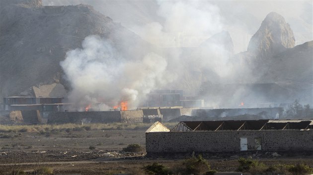 Exploze na vojensk zkladn nedaleko jemenskho Adenu (26. bezna 2015)