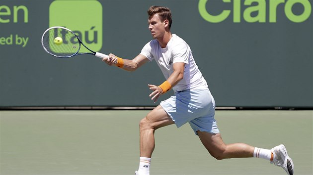 Tom Berdych odvrac der v semifinle turnaje v Miami.