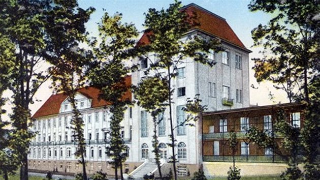 Plicn sanatorium pro mue postavil v letech 1916 - 1920 na bukovskm nvr zvanm "Na kabt" steck podnikatel Jacob Weinmann, ensk st pibyla v roce 1928. Dnes je budova soust arelu Masarykovy nemocnice.