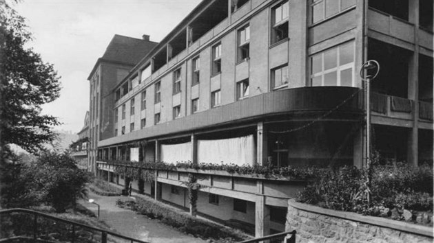 Plicn sanatorium pro mue postavil v letech 1916 - 1920 na bukovskm nvr zvanm "Na kabt" steck podnikatel Jacob Weinmann, ensk st pibyla v roce 1928. Dnes je budova soust arelu Masarykovy nemocnice.