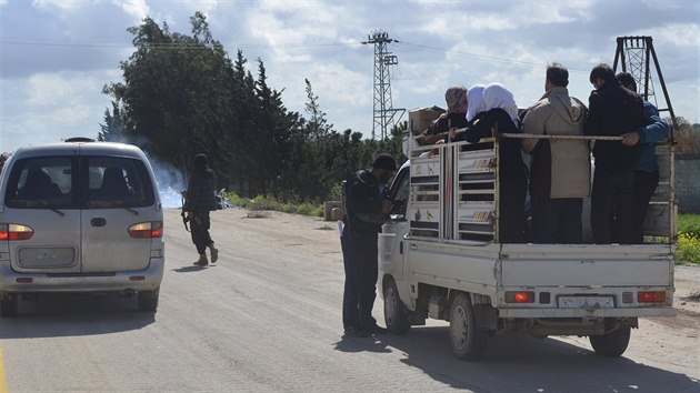 Kontroln stanovit Fronty an-Nusra v Idlibu (31. bezna 2015).