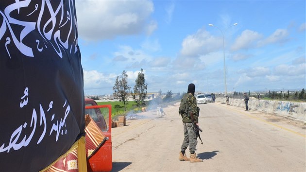 Kontroln stanovit Fronty an-Nusra v Idlibu (31. bezna 2015).