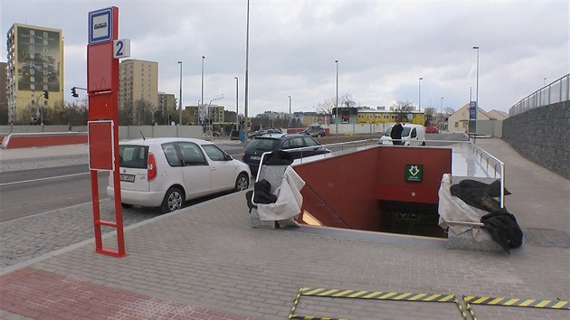 Do vestibulu metra nové stanice Nádraí Veleslavín vede od autobusového...