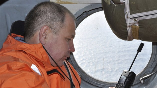 Posdka vrtulnku Mi-8 ministerstva mimodnch situac pi zchrann operaci (2. dubna 2015)