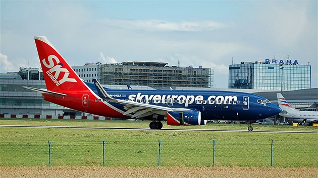 Boeing 737 SkyEurope ped krachem v Praze.