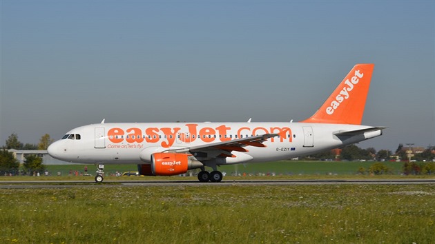 Airbus A319 Easy Jet na drze 24 v Praze.