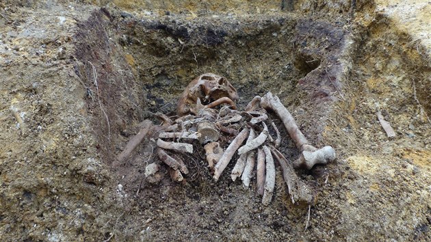 Archeologov objevili v okol kladenskho divadla kostern pozstatky. Napotali asi 150 hrob z 19. stolet.