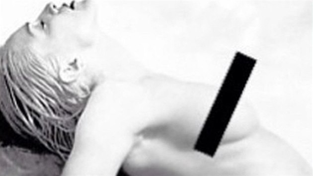 Madonna dala na Instagram snmek se zakrytmi bradavkami, aby poukzala na pokrytectv sociln st, kter dovoluje ukazovat nah zadek, ale zakazuje bradavky.