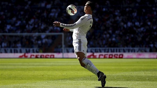 Portugalsk tonk Cristiano Ronaldo z Realu Madrid zpracovv m a za chviliku u vyraz do toku.