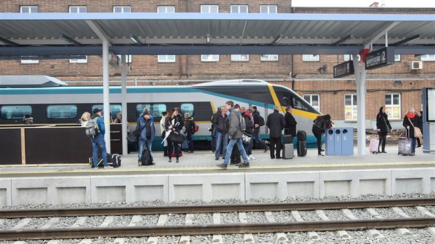 Na olomouckm hlavnm ndra u mohou cestujc opt vyuvat hlavn podchod a vtaj je tak nov opraven nstupit.