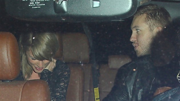 Taylor Swiftov a Calvin Harris (Los Angeles, 2. dubna 2015)