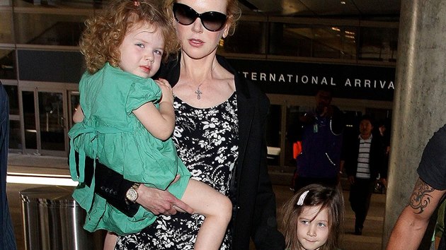 Nicole Kidmanov a jej dcery Faith Margaret a Sunday Rose (Los Angeles, 2. ledna 2014)