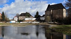 Na místě bývalých zahrádek v podhradí Vildštejna vzniká rozsáhlý odpočinkový... Na místě bývalých zahrádek v podhradí Vildštejna vzniká rozsáhlý odpočinkový...