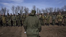 Rusové v Donbasu v posledních dnech mní taktiku, místo boj cvií separatisty....