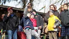 Lidé v Hodoníně zakončili Velikonoce netradiční soutěží. Děti i dospělí... Lidé v Hodoníně zakončili Velikonoce netradiční soutěží. Děti i dospělí...