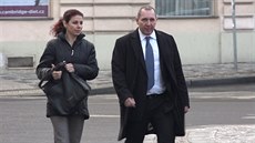 Obžalovaní manželé Petr Kott a Kateřina Kottová přicházejí k soudu Obžalovaní manželé Petr Kott a Kateřina Kottová přicházejí k soudu