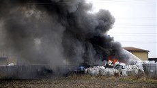 Hasii zasahovali 5. dubna u poáru skládky v Týnci nad Labem na Kolínsku, kde...