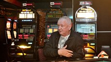 Jedna z heren v Jihlavě. Na snímku je jejich největší provozovatel Miroslav... Jedna z heren v Jihlavě. Na snímku je jejich největší provozovatel Miroslav...