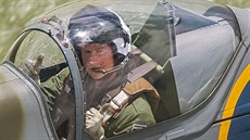 Princ Harry v historickém letounu Spitfire