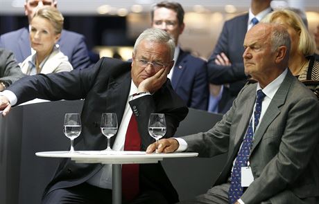 Martin Winterkorn (vlevo) a jeho názorový odprce, bývalý pedseda dozorí rady...