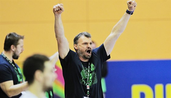 Plzeský trenér Martin etlík oslavuje úspnou akci.