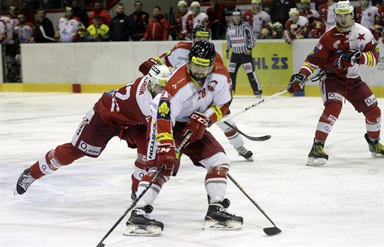 Na branku Slavie stílí olomoucký Rostislav Marosz.