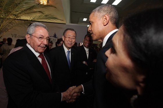 Americký prezident Barack Obama a kubánský vdce Raúl Castro