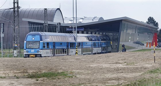 Souprava City Elefant vyjídí z nádraí Monov - Ostrava Airport. (13. dubna...