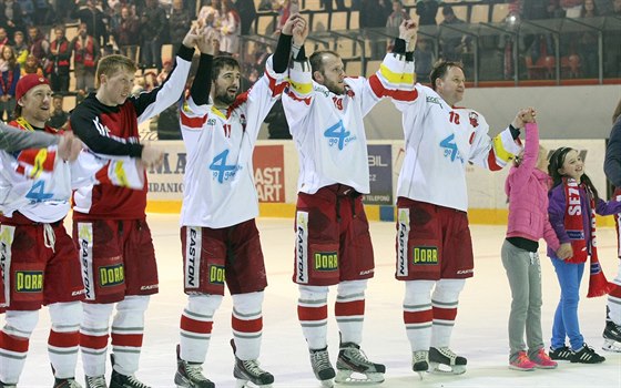 Hokejisté Olomouce zdraví po posledním a vítzném duelu sezony své fanouky.