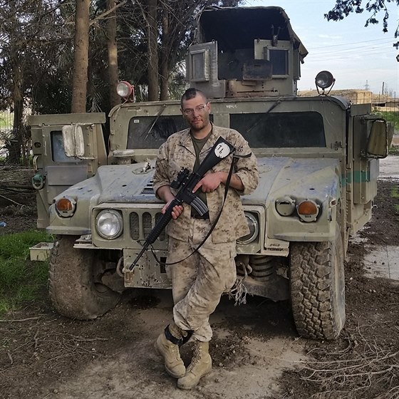 Americký válený veterán Jamie Lane (14. dubna 2015).