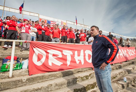 Petr vancara na stadionu za Luánkami pi jedné z brigád.